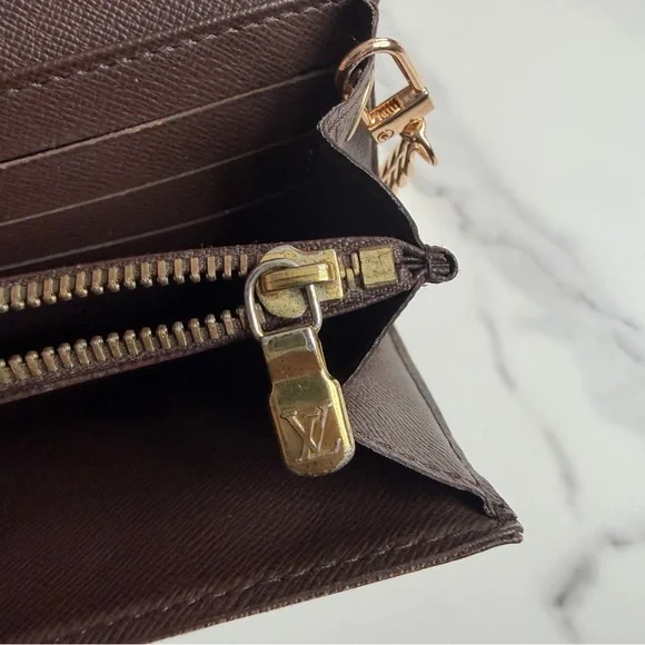 Excellent Louis Vuitton Damier Ebene Sarah wallet with strap - Picture 9 of 15